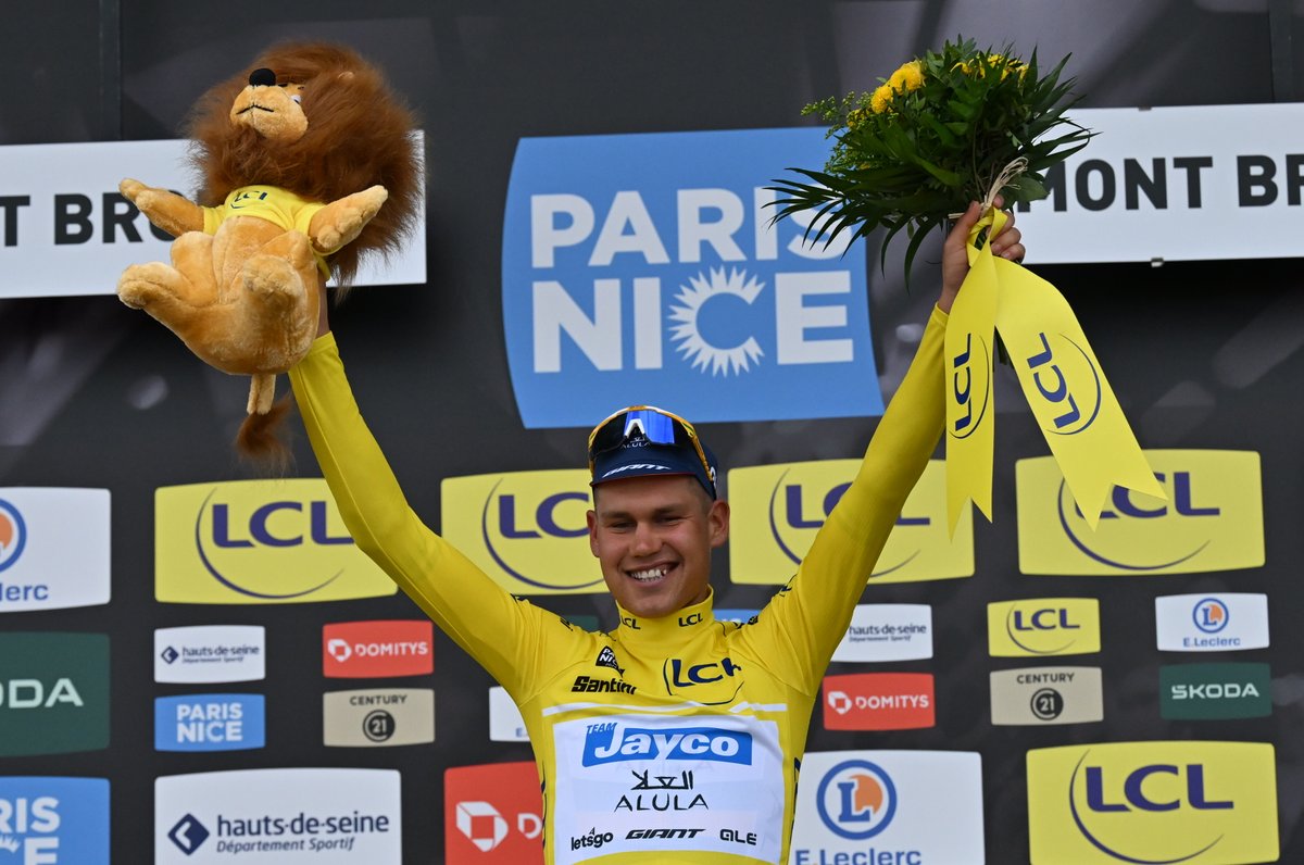 💛 RT &amp; follow pour tenter de gagner un @MaillotJauneLCL dédicacé par Luke Plapp avec <a href="/SANTINI_SMS/">Santini Cycling</a> 

💛 RT &amp; follow for the chance to win a <a href="/LucasPlapp/">Lucas Plapp</a> signed Yellow Jersey with <a href="/SANTINI_SMS/">Santini Cycling</a>

#ParisNice