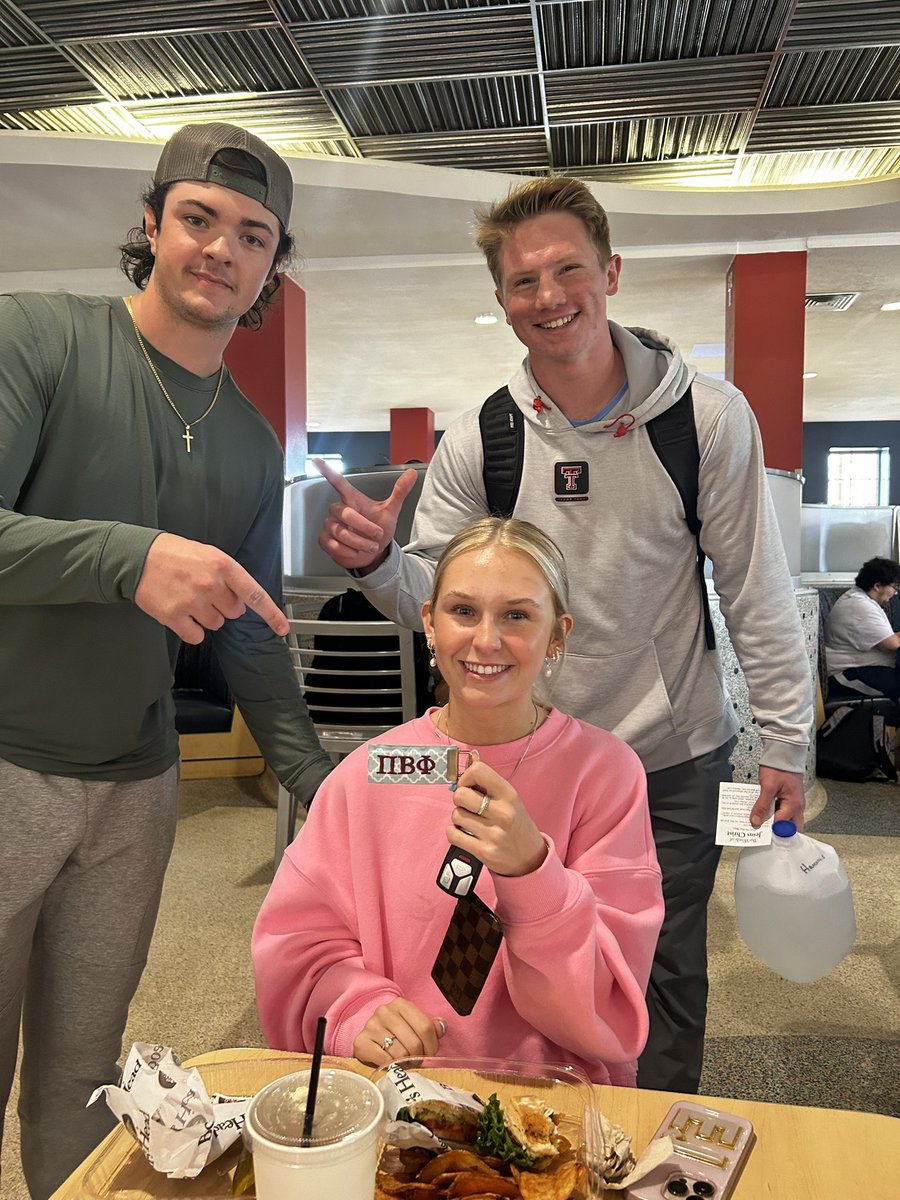 TheCaffinecrew tweet media