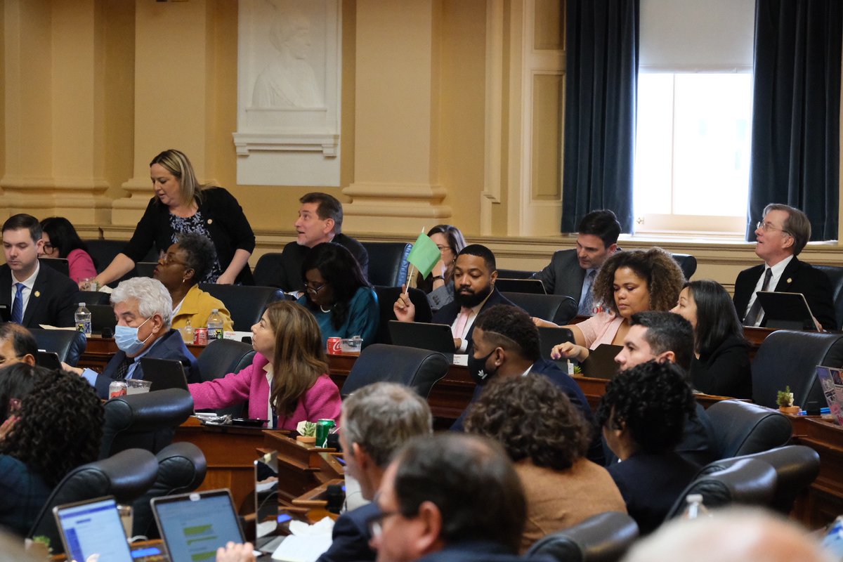 Legislative innovation from @VAHouseDems. In late-session slog, some members appear to be waving green flags on the floor to signal when their side is supposed to vote yes