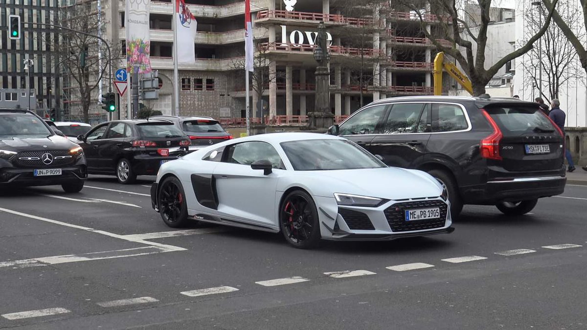 TheAaandy's tweet photo. SUPERCARS DÜSSELDORF / R8 V10 GT RWD, Aventador SVJ, 992 GT3 MR, SF90 Stradale Assetto Fiorano

https://t.co/xLERiPNCC2

#Youtube #Content #ContentCreator #Supercar #Audi #Ferrari #Lamborghini #Youtuber #Carspotting #Video https://t.co/Ea3OGon8Bv