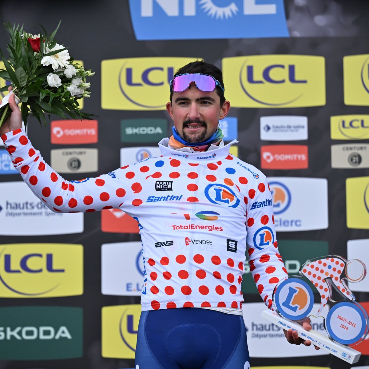 ⚪️🔴 RT & follow pour tenter de gagner un @maillotapois dédicacé par @mat_burgaudeau avec @SANTINI_SMS ⚪️🔴 RT & follow for a chance to win a Mathieu Burgaudeau signed polka dot jersey with @SANTINI_SMS #ParisNice