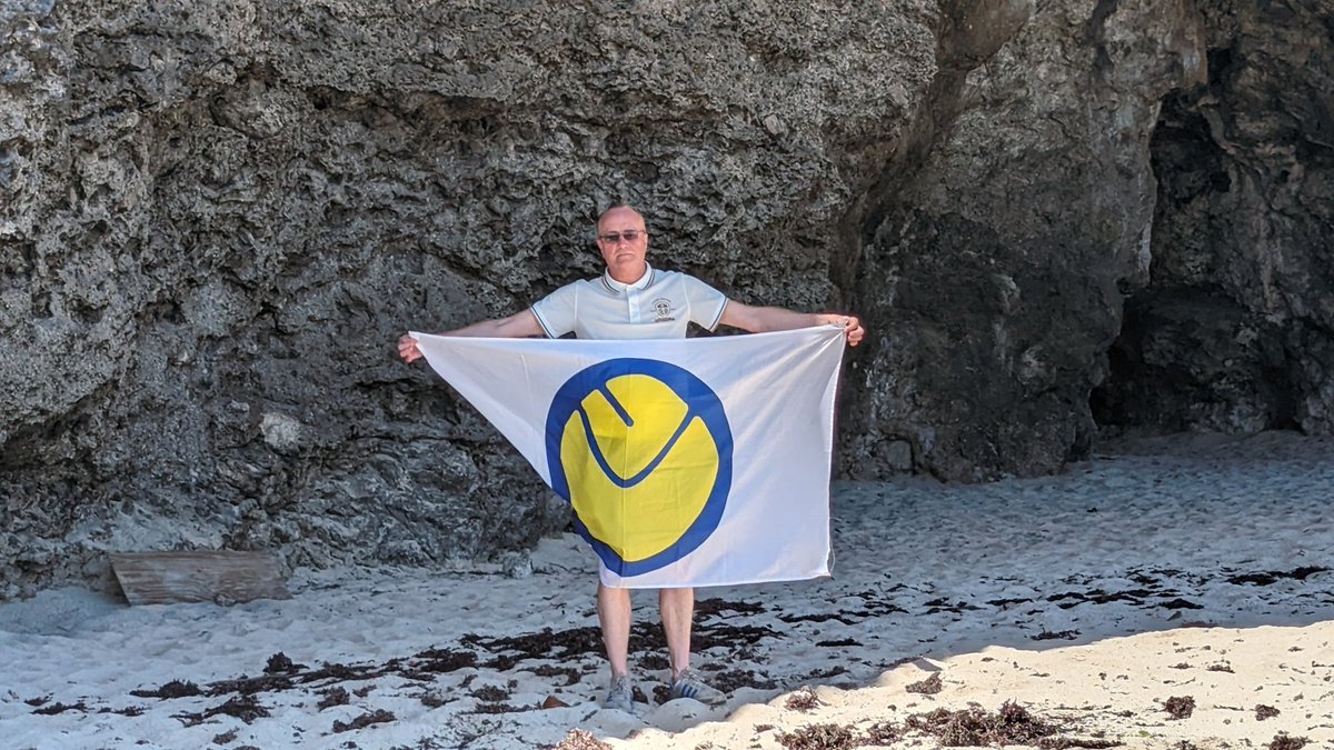 OttMandy's tweet photo. Hello @WestRidingLRR here we are at Bottom Bay, simply beautiful. https://t.co/HMHDNxY5dI