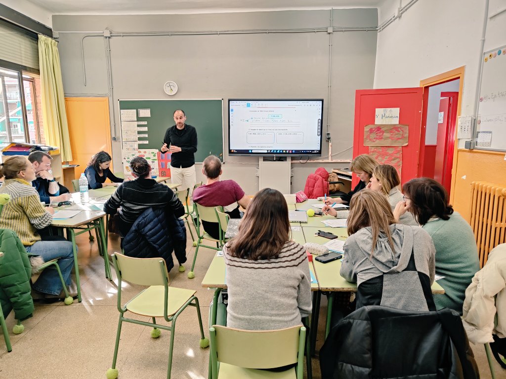 CEIP ARCIPRESTE HITA (@ceip_arcipreste) on Twitter photo Ponencia de Rafa Fabra en #ABN gracias al Proyecto de Formación de Centro concedido por el <a href="/CTIFMadridCap/">CTIF Madrid Capital</a> y visita de nuestra asesora Eva Gallego Ponencia de Rafa Fabra en #ABN gracias al Proyecto de Formación de Centro concedido por el <a href="/CTIFMadridCap/">CTIF Madrid Capital</a> y visita de nuestra asesora Eva Gallego
