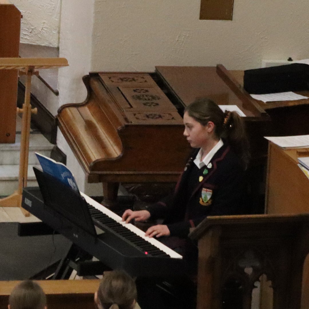 Last night, Barrow Hills children sang and played their hearts out at the Spring Concert.  There were choirs, drum sets and a number of brave soloists.   Well done to all who took part, It was a huge success! #SchoolConcert #PrepSchoolMusic #BarrowHillsMusic