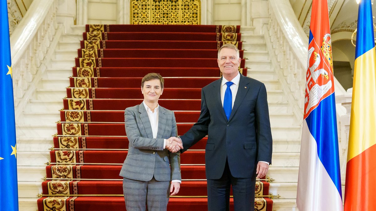 Klaus Iohannis (@klausiohannis) on Twitter photo Very good exchange of views with <a href="/SerbianPM/">Aна Брнабић</a> Ana Brnabić on the importance of regional cooperation and ways to deepen our bilateral dialogue🇷🇴🇷🇸. #Romania will continue to advocate for advancing the #EU enlargement process so that the #WesternBalkans join the European🇪🇺 family. Very good exchange of views with <a href="/SerbianPM/">Aна Брнабић</a> Ana Brnabić on the importance of regional cooperation and ways to deepen our bilateral dialogue🇷🇴🇷🇸. #Romania will continue to advocate for advancing the #EU enlargement process so that the #WesternBalkans join the European🇪🇺 family.