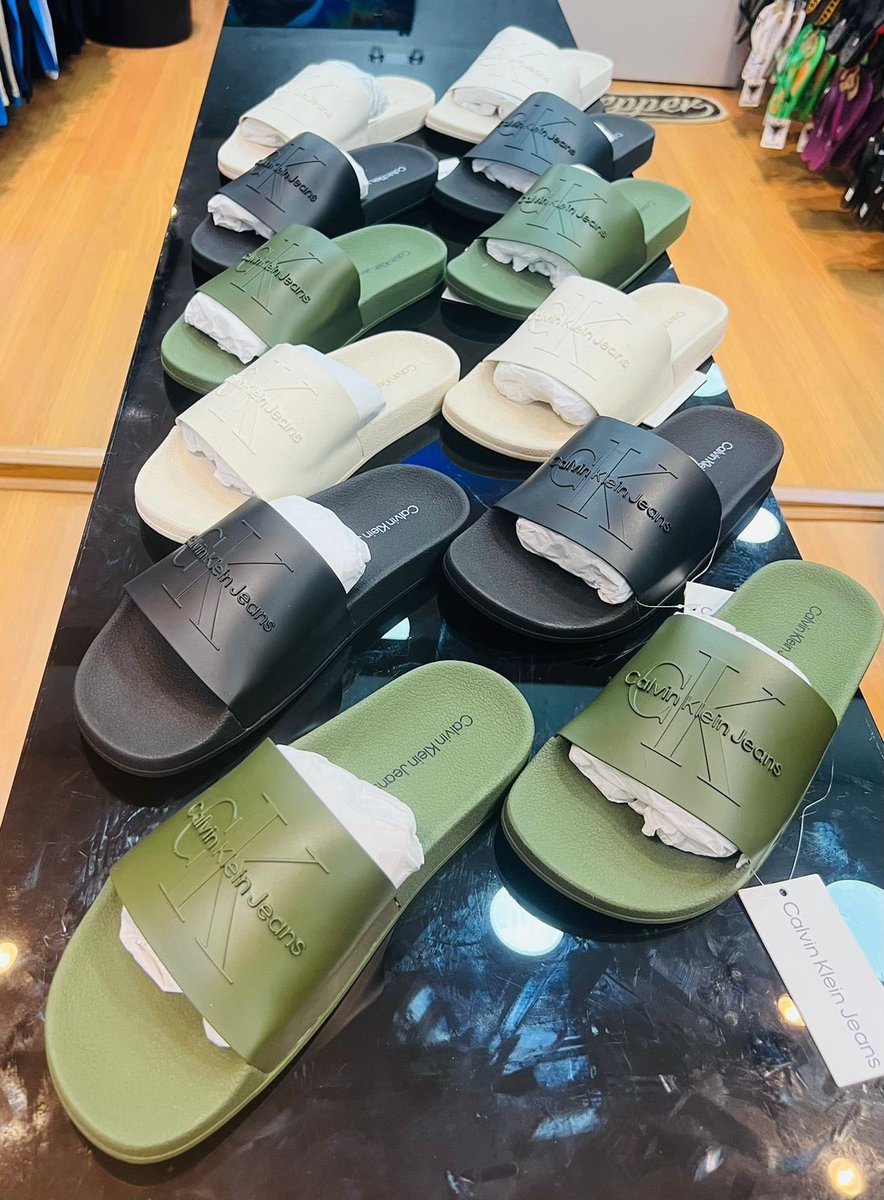 Calvin Klein ! 
Slide do 37/38 ao 43/44