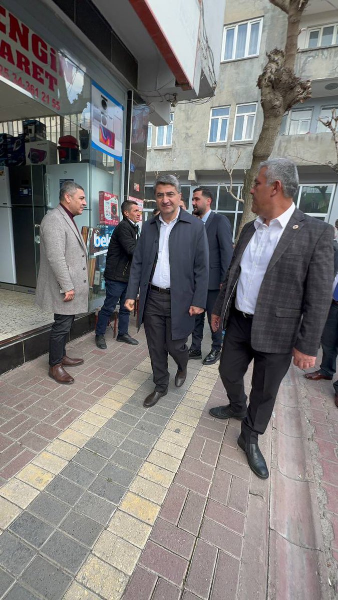 EminEkmenMersin's tweet photo. Siirt il başkan vekili Faik Şahin ve teşkilatı, Siirt il belediye başkan adayımız Rıdvan Çelik, Batman İl Başkanımız Şehmus Yılmaz ile Pervari  adayımız İsmail Bilen’le esnaf ziyareti https://t.co/OzsM10Ur6s