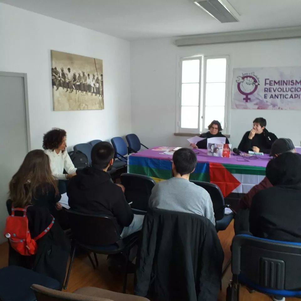 livcombat's tweet photo. 📸 2º Encontro Livres e Combativas

No passado dia 2 de março, as Livres e Combativas juntaram-se e preparamos a nossa participação na manifestação do Dia Internacional da Mulher Trabalhadora, 8 de março! 

Por um feminismo revolucionário, de classe e antifascista! ✊️️♀️⚧ https://t.co/FPhayvlSos
