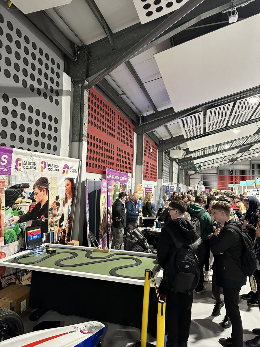 Day 1 of the Festival of Knowledge complete and we were blown away by all of the amazing conversations we’ve had with young people, adults and employers! From exciting career and course opportunities to invaluable networking, we’ve covered it all. #festivalofknowledge2024