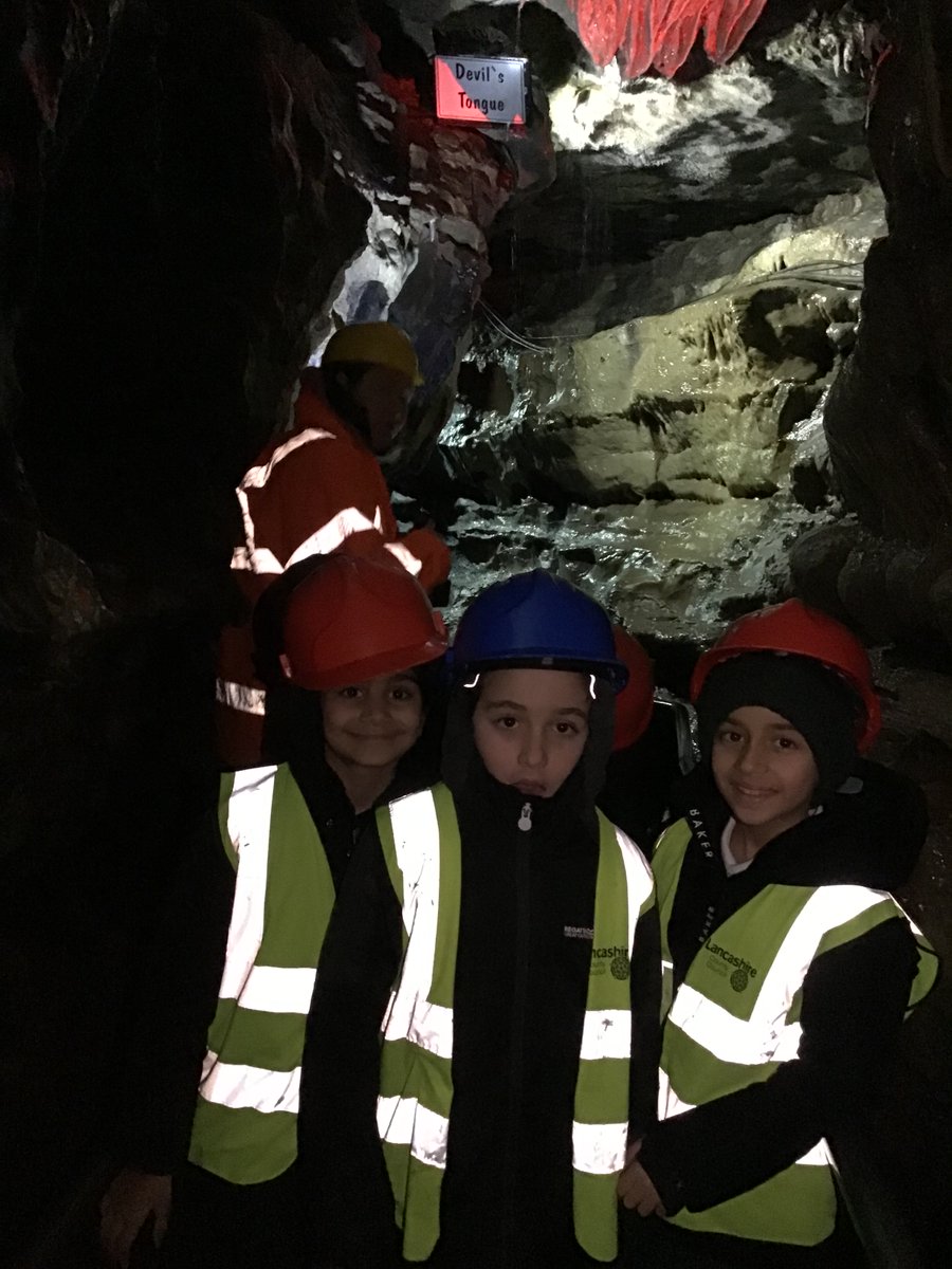olive__preston's tweet photo. Year 3 had a brilliant day out @WhiteScarCave learning about different types of rocks. #Science #Trips #MakingLearningComeAlive #Ambition #WeAreSTAR https://t.co/lmhvBL4Rro