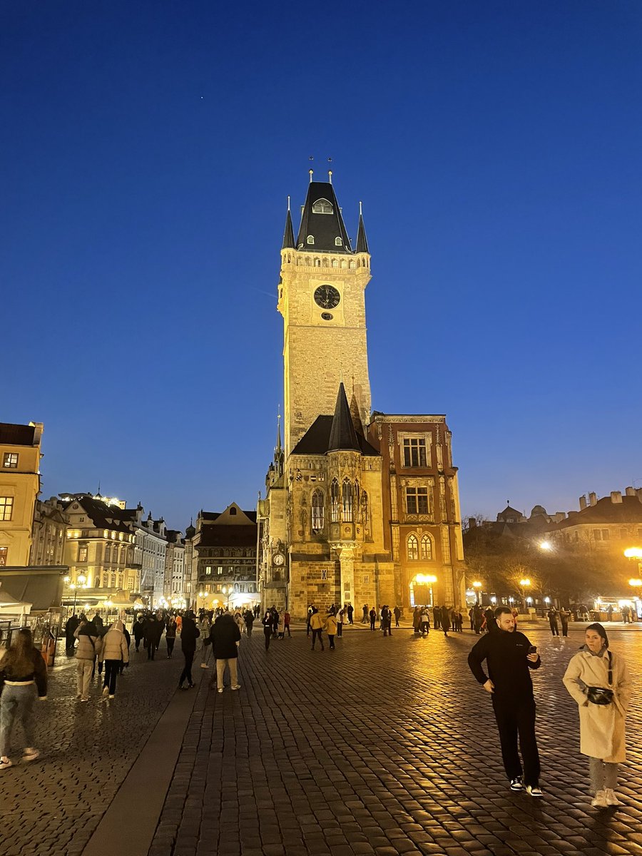 Prague with the reds 🔴🇨🇿