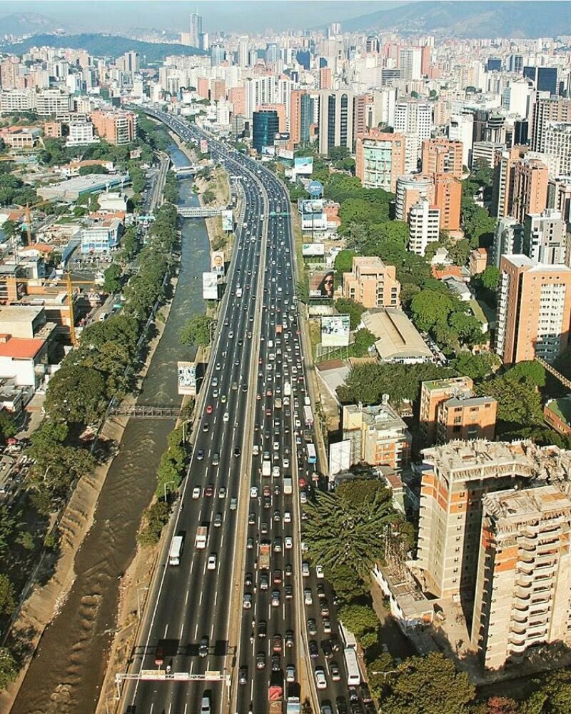 PurasVitae's tweet photo. @JamesLucasIT 30. Caracas, Venezuela. https://t.co/mqvMUpQ1wa