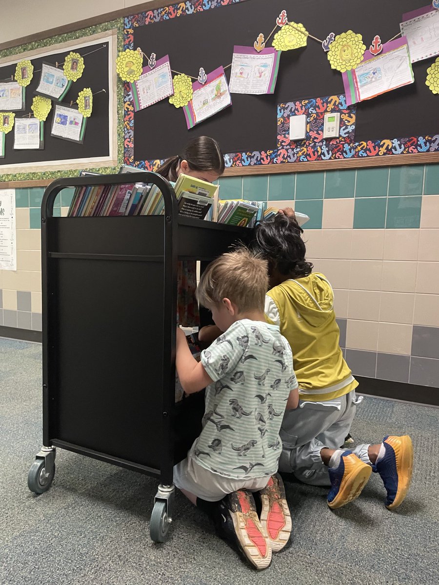 Library on a cart! Due to testing, our library had to be closed, but first graders still had fun choosing from the cart o’ books! 😀 ⁦@LightFarmsElem⁩ ⁦@PISD_Libraries⁩