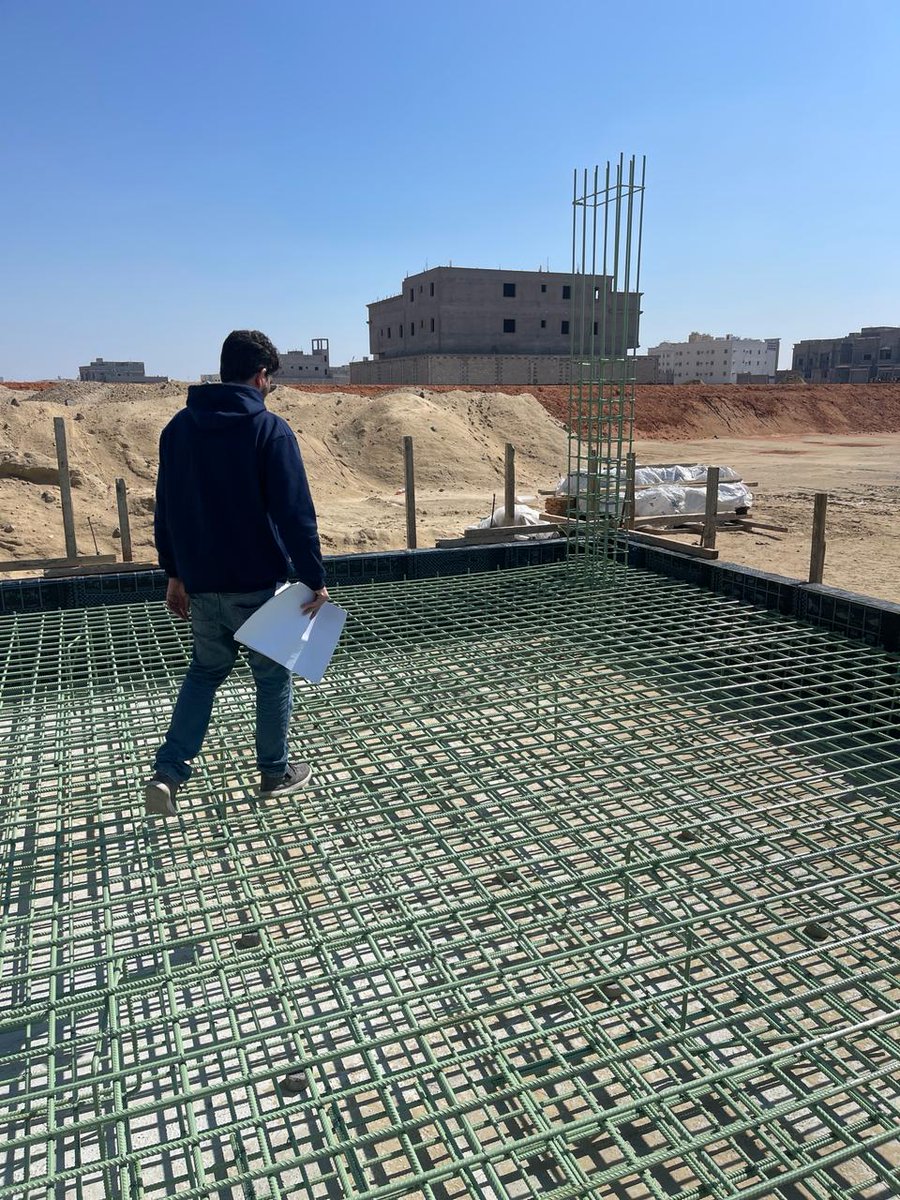 handasa_xyz's tweet photo. حديد التسليح المطلي بالإيبوكسي هو نوع من قضبان التسليح المغطاة بطبقة إيبوكسي للحماية من التآكل وزيادة المتانة. يعمل طلاء الايبوكسي كحاجز لمنع الفولاذ من التعرض للعناصر المسببة للتآكل مثل الماء والمواد الكيميائية. https://t.co/gZtGTX3lx4