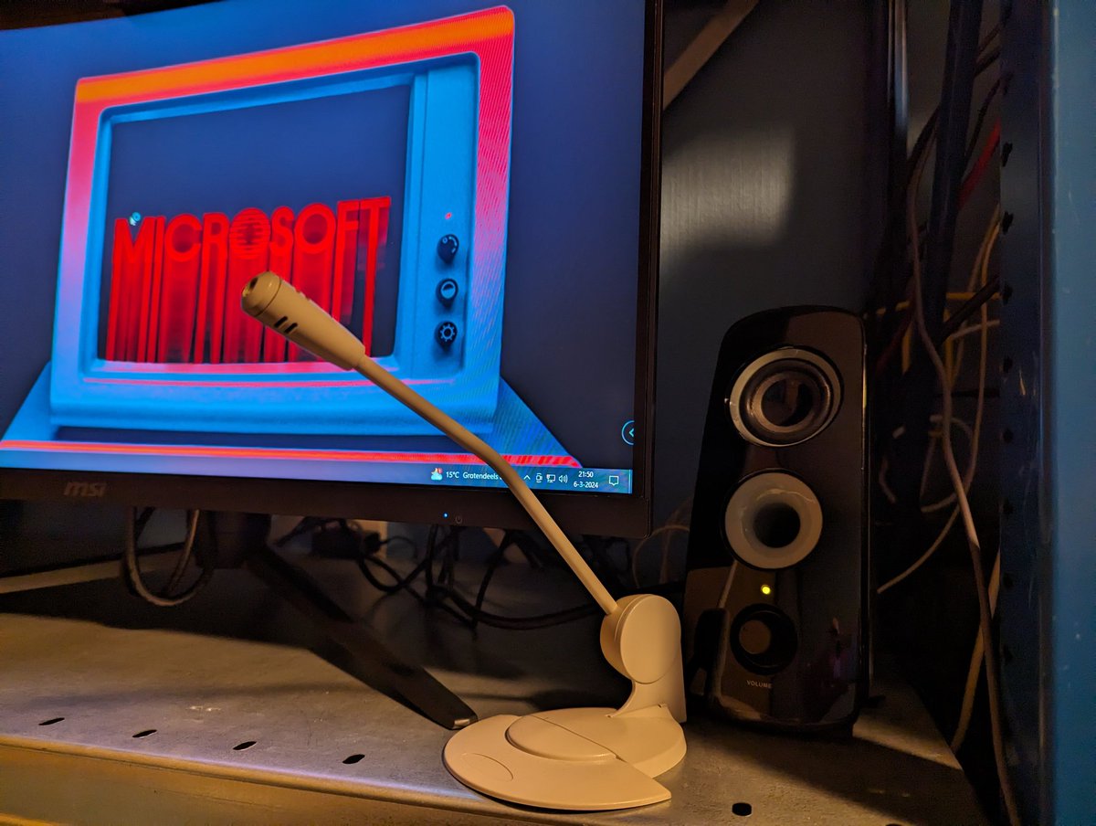 Computerman97's tweet photo. @AlessandroDryd1 @IntNostalgia True gamers microphone :^) https://t.co/zg5fGkfzqp