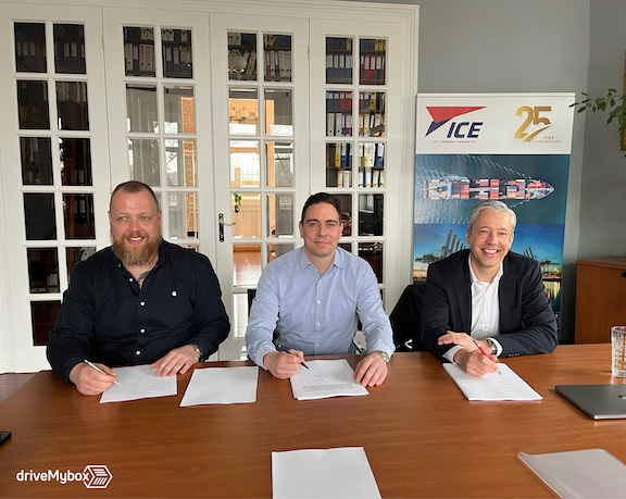 europawire's tweet image. The collaboration with I.C.E. Transport Hungary marks driveMybox’s expansion into Hungary, its third international cooperation partner alongside Germany and Italy news.europawire.eu/drivemybox-con… #LogTech #AI #ContainerTransport #Trucking #Shipping #LorryTransport
