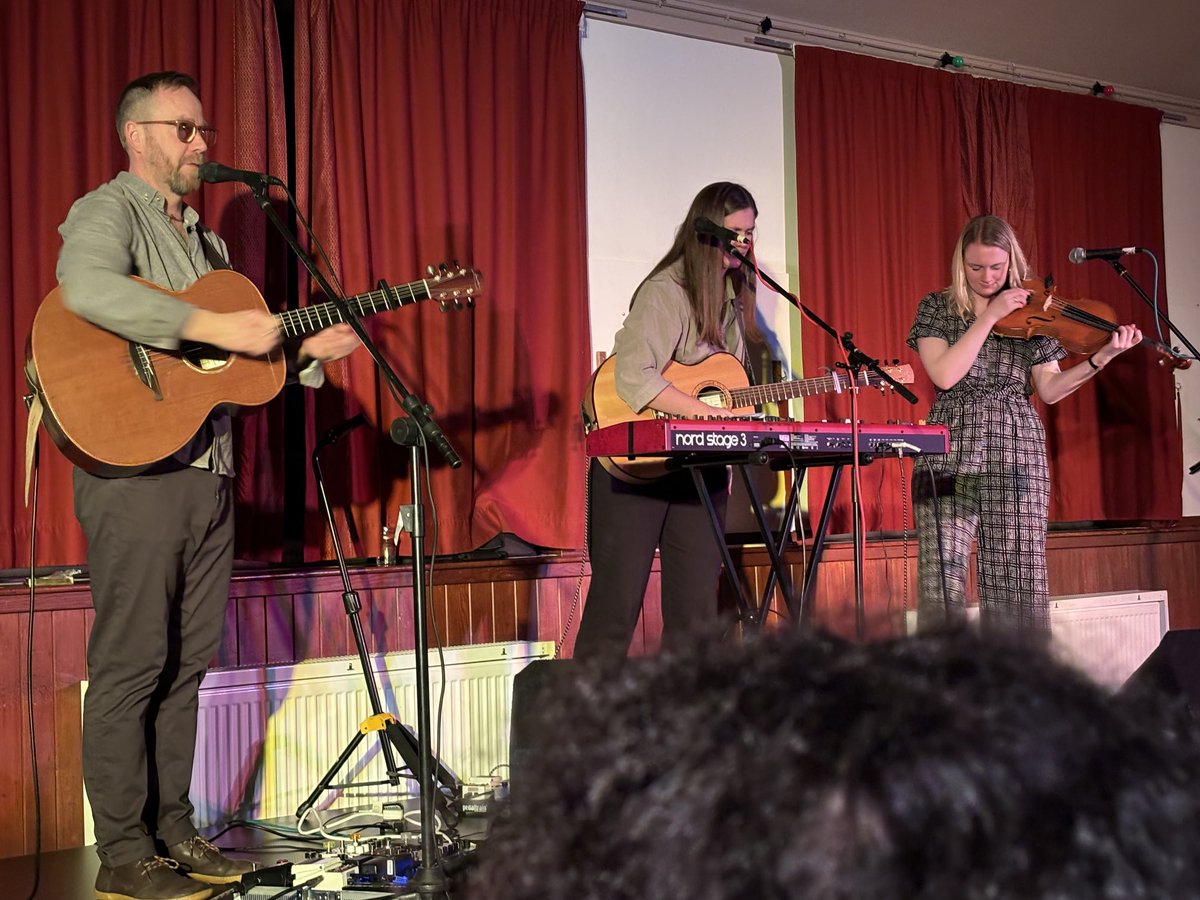 ⁦@QUADRATdtp⁩ cohort 5 are enjoying Salt House performing at a village hall on the Black Isle and appreciating cultural aspects as well as the outstanding natural environment ⁦@CromartyLH⁩ ⁦@UoABioSci⁩