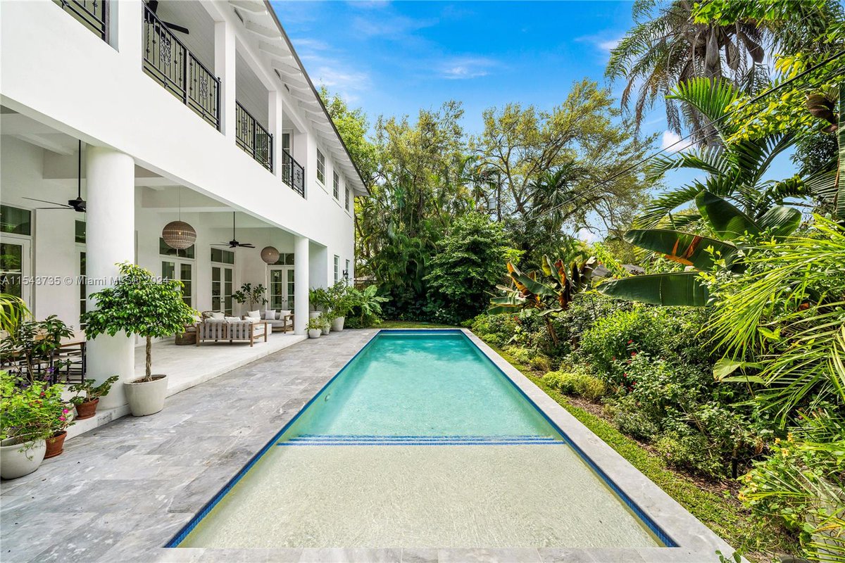 VicariRealtor's tweet photo. Step into an unprecedented luxurious home in South Miami, Florida.  Are you ready to buy? Call me! https://t.co/gCqm5ApsOW