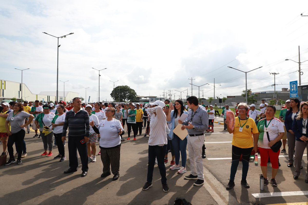 IESS (@iessec) on Twitter photo Como parte de su jornada constató la repotenciación del servicio de Laboratorio🧪.
Además, <a href="/eduardopenah/">Eduardo Peña Hurtado</a> dialogó con los asegurados y compartió en la actividad de bailoterapia, un proyecto de promoción de la salud que beneficia a mil personas 🕺. Como parte de su jornada constató la repotenciación del servicio de Laboratorio🧪.
Además, <a href="/eduardopenah/">Eduardo Peña Hurtado</a> dialogó con los asegurados y compartió en la actividad de bailoterapia, un proyecto de promoción de la salud que beneficia a mil personas 🕺.