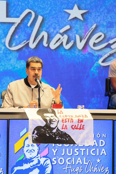 📢¡𝐀𝐬í 𝐥𝐨 𝐃𝐢𝐣𝐨!  🇻🇪
Pdte. <a href="/NicolasMaduro/">Nicolás Maduro</a>:  En los próximos días veremos el nacimiento de otras grandes misiones de nueva generación, una misión para la ciencia y una misión que se creará para los migrantes. 
#NadieNosDetiene