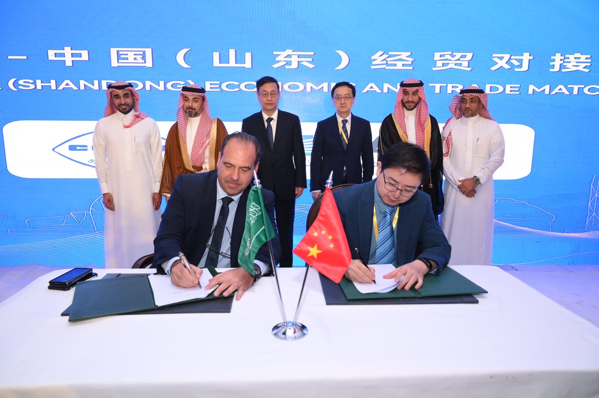 شهد المنتدى التعريفي السعودي الصيني الأول في مدينة الملك عبدالله الاقتصادية لتعزيز التعاون الاقتصادي والتجاري عروضاً تقديمية وكلماتٍ وإضاءات لمجموعةٍ من الخبراء وصُنَّاع القرار من المملكة العربية السعودية والصين. حيث سلط المشاركون الضوء على الفرص الاستثمارية المتاحة للمستثمرين