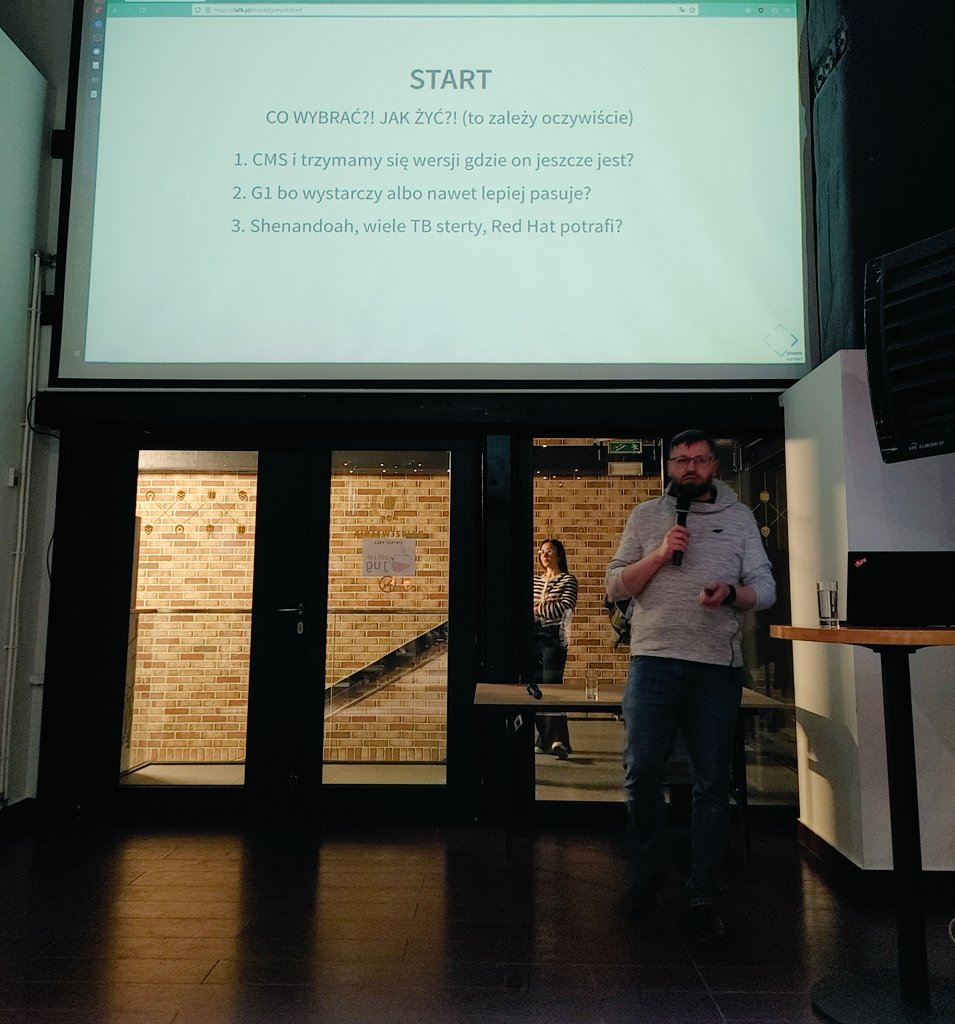 I've truly missed <a href="/LAFK_pl/">Tomek Borek</a> doing his show at <a href="/polishjug/">Polish JUG</a> #java