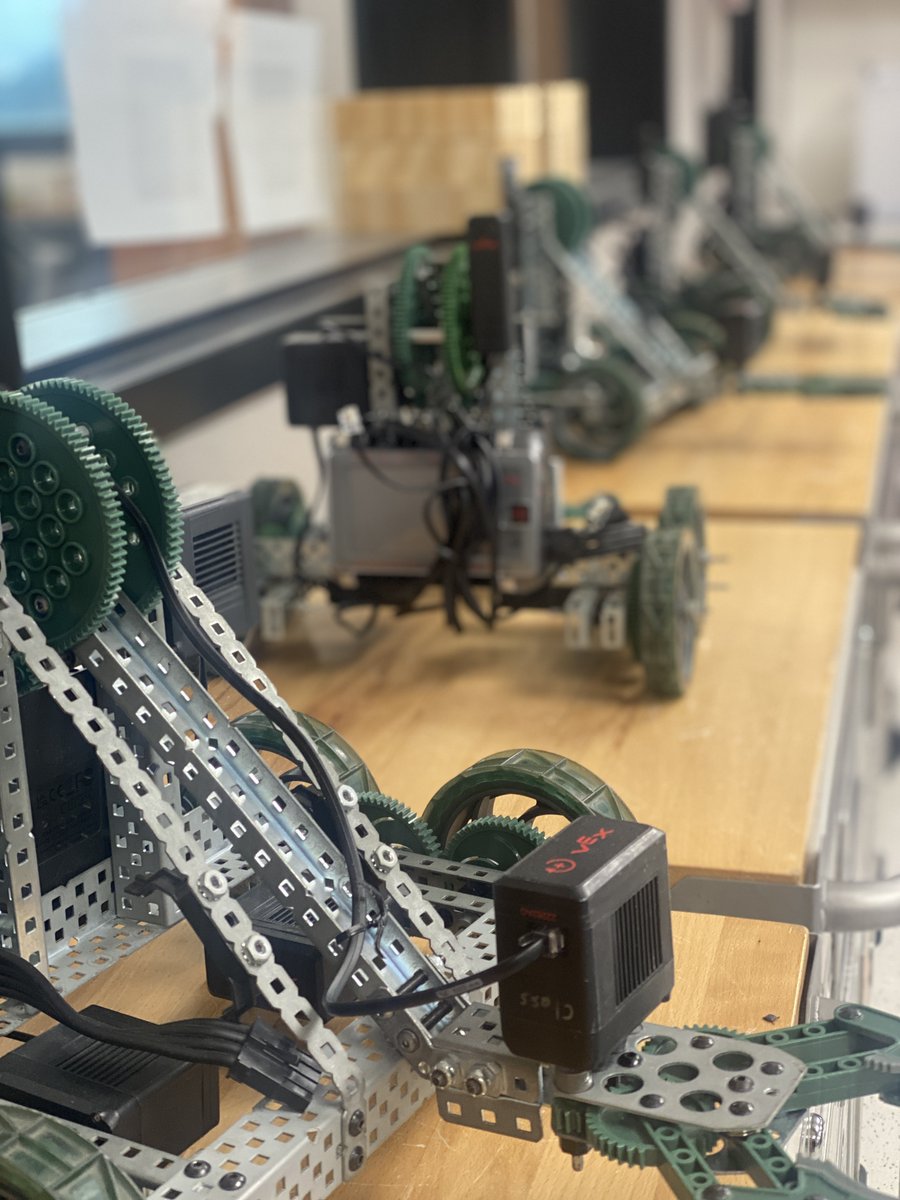 MidmarkNews's tweet image. Midmark proudly joined Versailles Schools&apos; Annual Evening with the Arts, showcasing its support for STEM education. The event featured tours of the new STEM wing, highlighting industrial arts, robotics, welding and more. #STEMSupport #EveningWithTheArts #VersaillesOhio