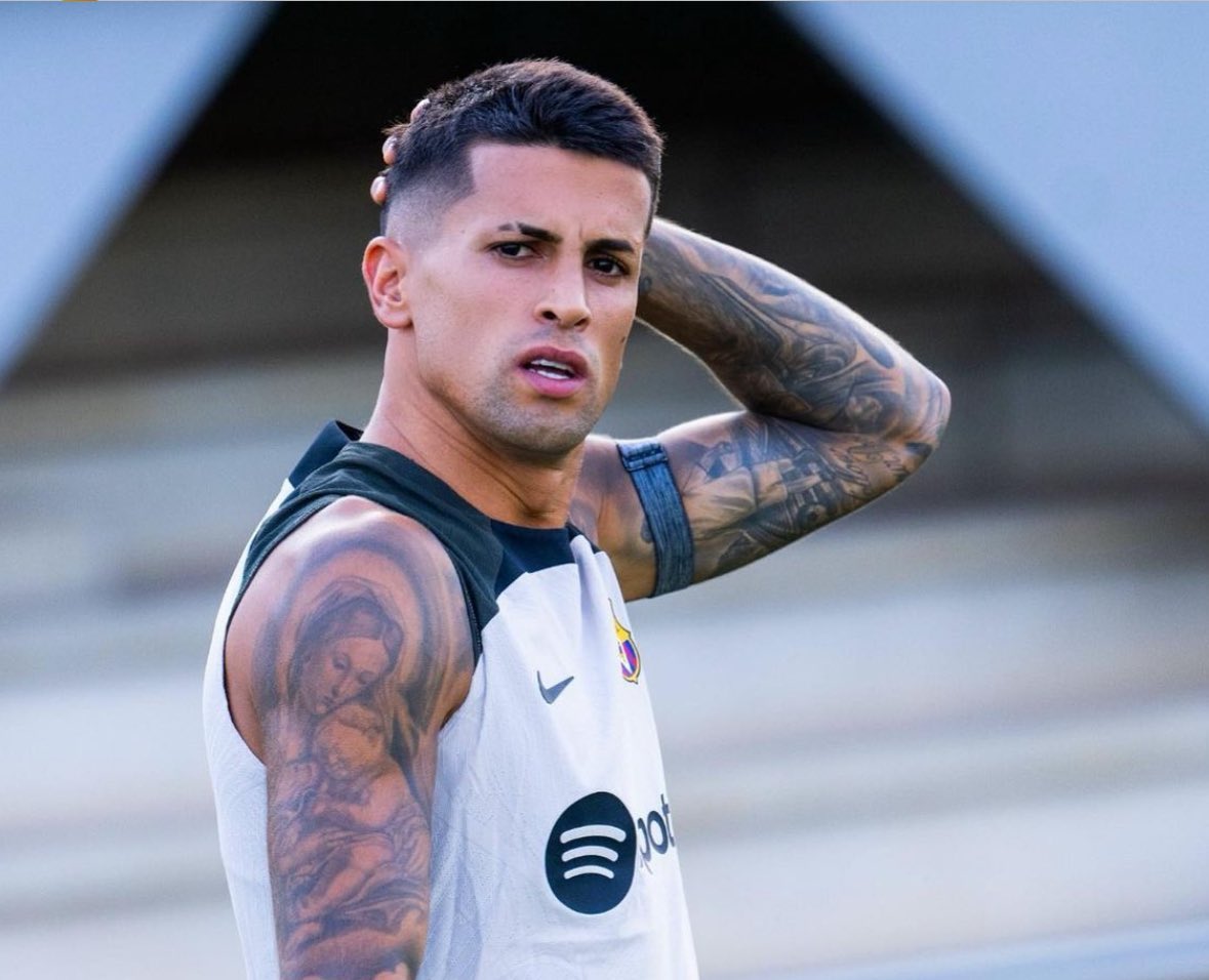 FabrizioRomano's tweet photo. 🚨🔵🔴 “Do you hope to stay at Barça beyond this season?”.

João Cancelo: “Yes, yes — I do!”. 🇵🇹 https://t.co/bgpA4ashKD