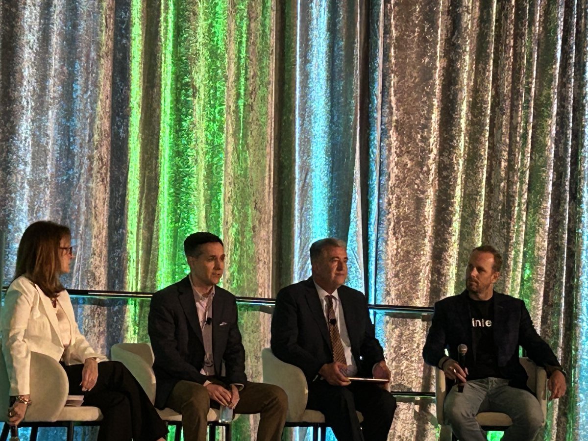 Don Maurice presenting at the Funders Forum Data Security for Small and Medium Sized Businesses