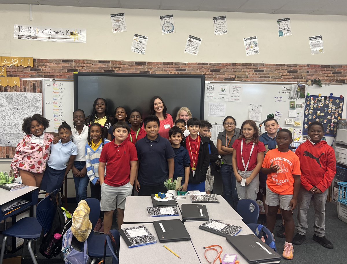 MeaganMillerTV's tweet photo. I had a great time visiting Orangewood Elementary for Read Across America week and met some awesome students! 📚 

#readacrossamericaweek https://t.co/N63ojNxRgE