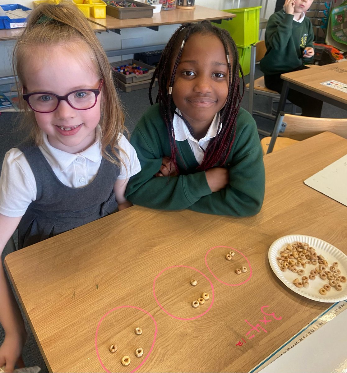 vincents_st's tweet photo. P2 were all engaged, working hard and having fun in numeracy today! They chose their favourite strategy that they had learned (arrays, repeated addition or equal grouping) and used it to help them with multiplication, showing their working using cheerios! @glasgowcounts https://t.co/0HWmwESPns