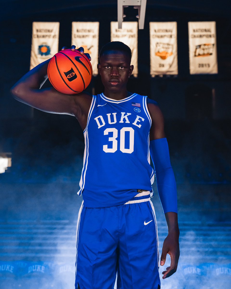 BlueDevils's tweet photo. Duke’s 2024 recruiting class now:

5⭐️ Cooper Flagg
5⭐️ Khaman Maluach
5⭐️ Isaiah Evans
5⭐️ Kon Knueppel
5⭐️ Pat Ngongba
4⭐️ Darren Harris https://t.co/5ykWHxRsu2