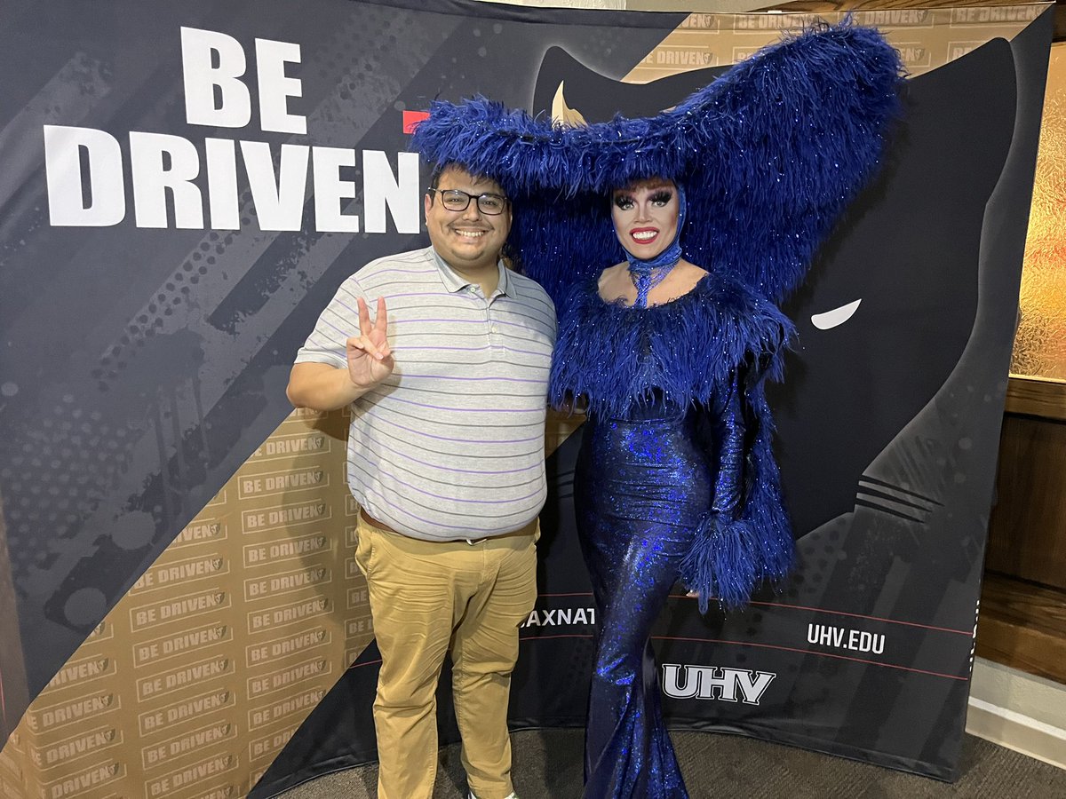 fcantu4's tweet photo. Had fun last night at the Open Mic Night: Lip-Sync Battle! Thank you @dessieloveblake for a great show! https://t.co/gpg6vueRRR