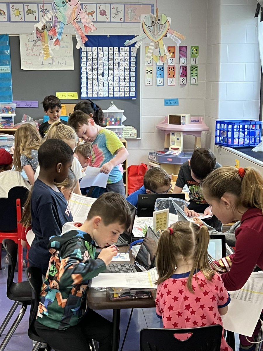 MrsFloydHECS's tweet photo. When second graders help the Kinders learn to use Chrome Books….thank you so much! #HECSmagic @HeritageECS https://t.co/EyIfiTtzKJ