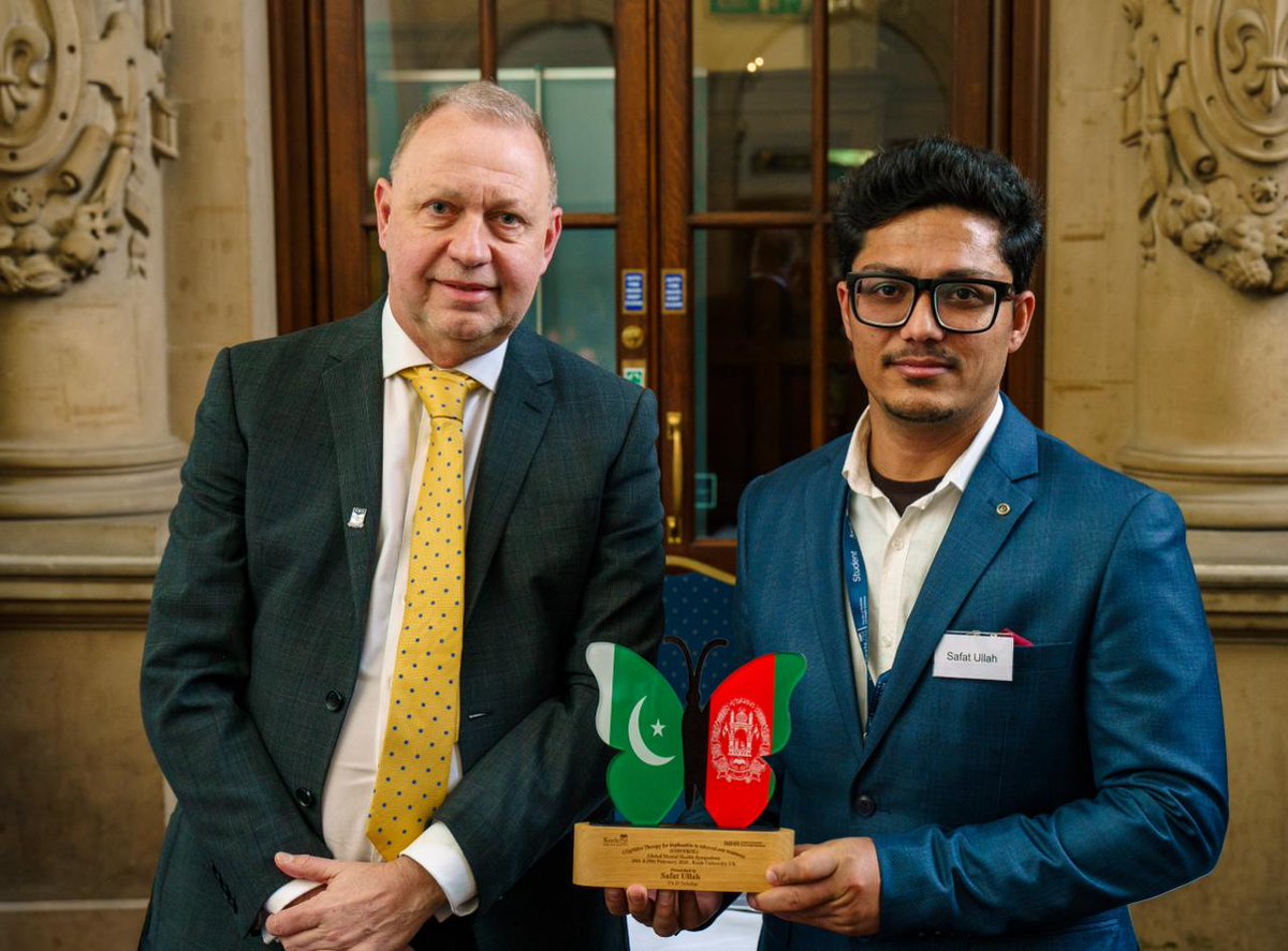 Special thanks to Professor Mark Ormerod @MarkOrmerod4 , Deputy Vice Chancellor and Provost of @KeeleUniversity , for gracing the @CONTROL_NIHR #GlobalMentalHealthSymposium with his presence,delivering closing remarks, & presenting shields to presenters and souvenirs to guests 🏅