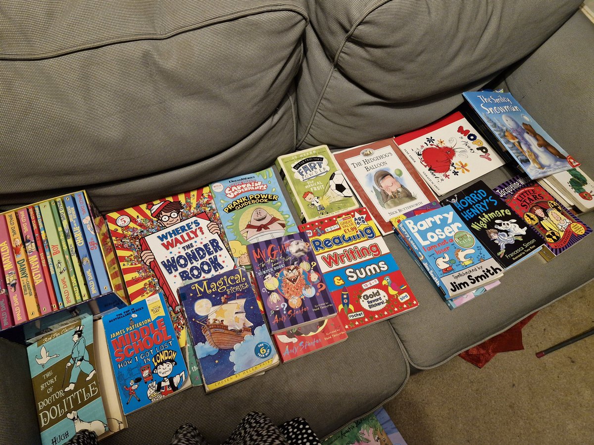 Gena_Slatter's tweet photo. @ThurgolandPS when the schools love of reading travels home and we have a library set up at home. We are visiting the school book fair tomorrow to add to the collection. #lovetoread #adventuresfromthesofa #readingisfun #readforpleasure #library #shareyourfavourites https://t.co/MDSszPo0bo