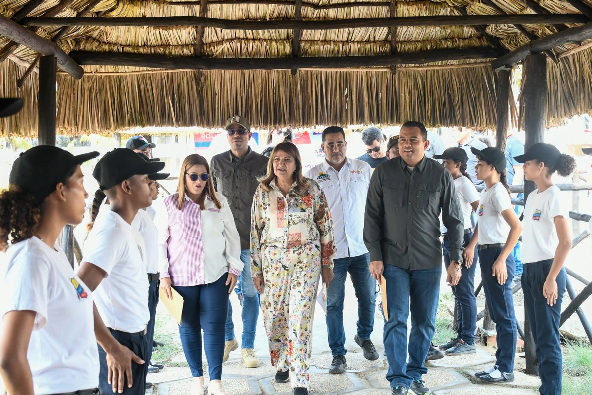 Seguimos impulsando lo afirmativo venezolano con las 7T, desde el estado Falcón junto al Gob. <a href="/v_clarkb/">Víctor Clark Boscán</a> supervisamos los avances del Plan de Expansión de la Educación Técnica Profesional "Volando entre las próximas edades", mención Turismo.

<a href="/NicolasMaduro/">Nicolás Maduro</a>
@MPPEDUCACION