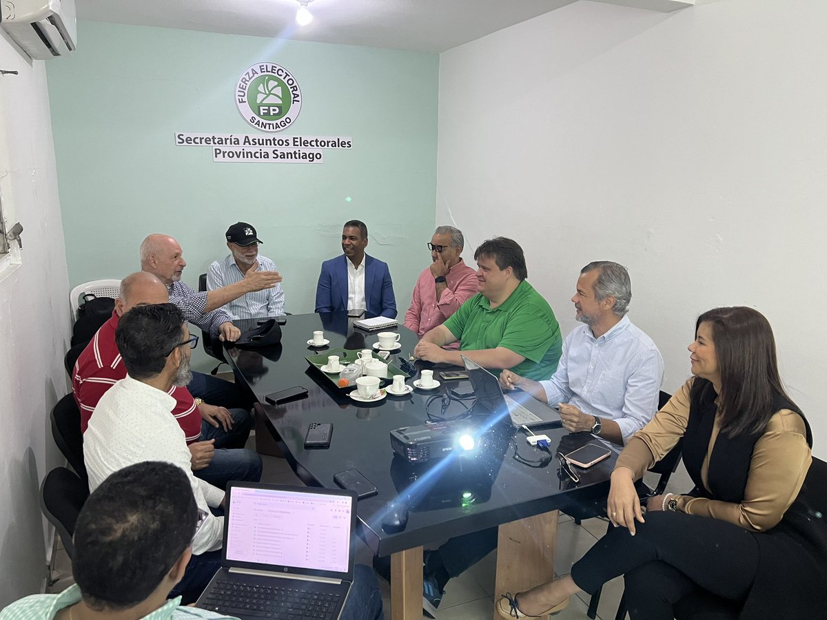 demostenesm's tweet image. Productiva reunión de trabajo. 
Trazamos las pautas a seguir en estos próximos meses. 

Estaremos en las calles conquistando el voto de cada Santiaguero. 

¡Con la FUERZA DEL PUEBLO, VENCEREMOS! 👋🏽🍀.        #Leonel #fuerzadelpuebloensantiago #avanzamos #felizmiércoles