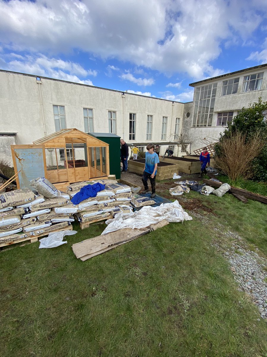 richard owain jones. Paramedic / Joiner tweet media