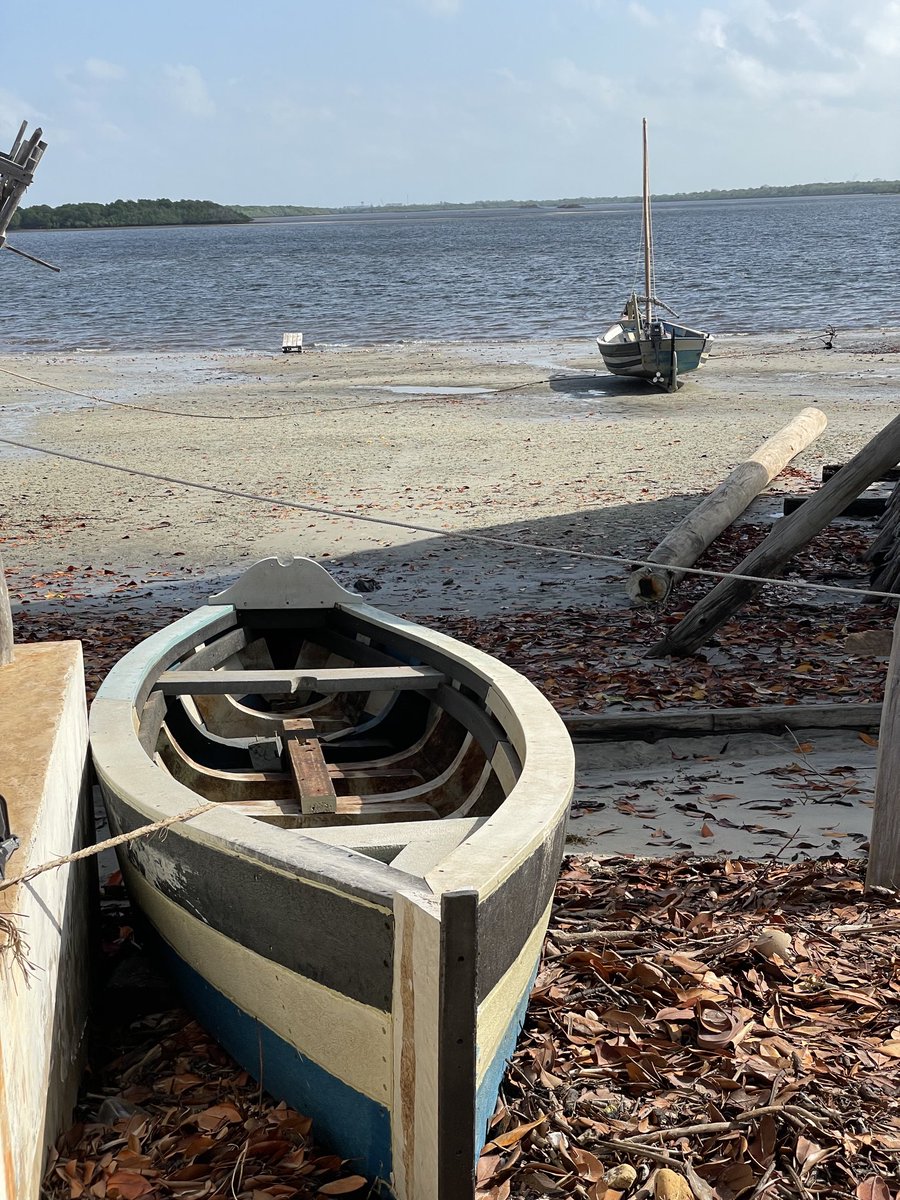 #PlasticRevolution- The FlipFlopi Project. This “Lamu Taxi Boat” is made from plastic waste & litter collected from Lamu. It’s being tested for solar power. The results are promising. ⁦@theflipflopi⁩ ⁦@JamesWakibia⁩ 🇰🇪