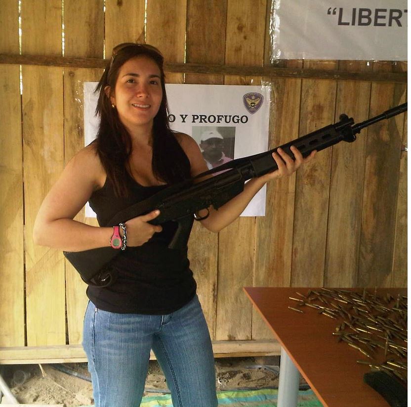 MartinezMolinaM's tweet photo. La jueza implicada en el #CasoPurga, Fabiola Gallardo, no solo realizaba labores cívicas y exigía seguridad con su amiga #MaríaJosefaCoronel, sino que también era admiradora de las armas. En fin. https://t.co/w18N5YQZwE