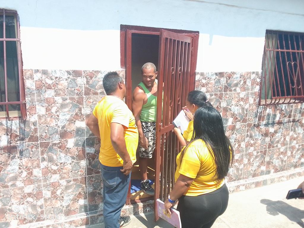 PJCuaUrdaneta's tweet photo. Casa x Casa en los sectores 4 y Fundaeste en Nva. Cúa con la asistencia de la directiva de @PJ_EdoMiranda x el cambio Vzla con @MariaCorinaYA, éste #28deJulio votaremos x el Progreso y el reencuentro de todos los venezolanos @Pr1meroJusticia @ActivismoPJ #600K #24AñosConVzla https://t.co/VSiRCw9eIM