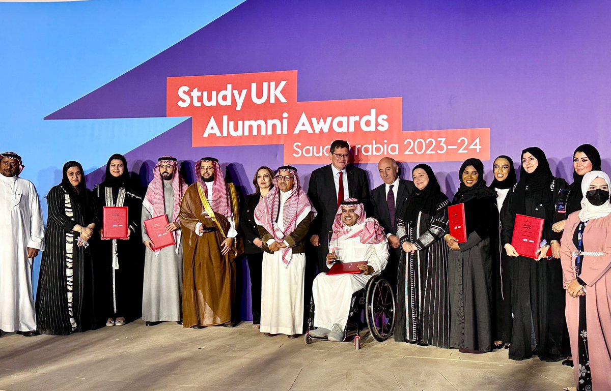 من الرائع الاحتفال واستضافة السنة العاشرة #StudyUK #UKAlumniAwards هذا المساء، مع @KSABritish. تهانينا للفائزين وجميع المتأهلين للتصفيات النهائية الذين أظهروا إنجازات حياتية ومهنية رائعة بعد  دراستهم في المملكة المتحدة.🇬🇧🇸🇦🏆👏