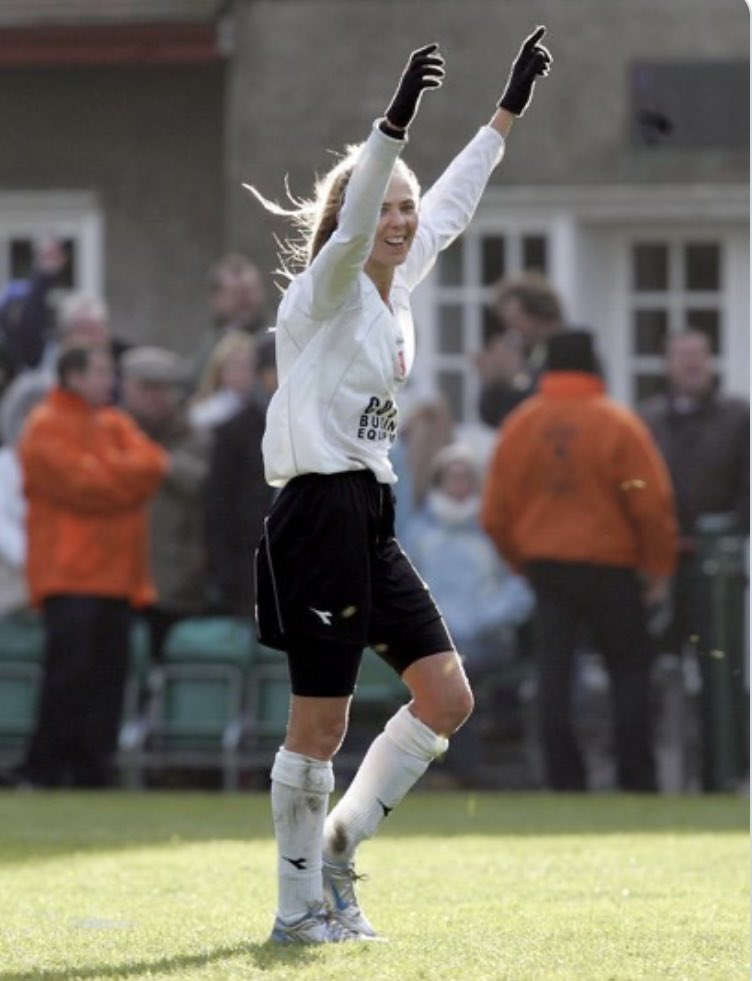 RIP Sonia Hoey.

She was always a fantastic supporter during my time at Dundalk and achieved something I still dream of - scoring a winning goal in a Cup final.

Her life has been cut way too short but she leaves behind great memories.

My sympathy to all her family and friends💕