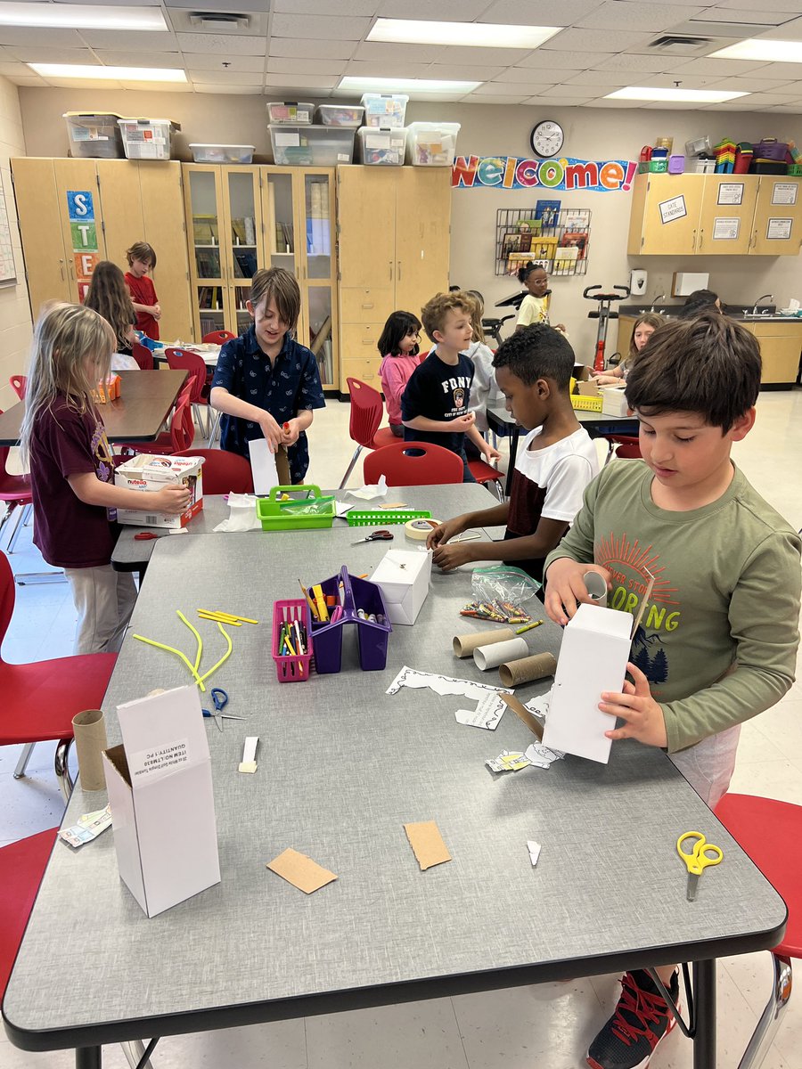 3rd grade PTP making Leprechaun traps! <a href="/ChanceyChat/">Chancey Elementary</a> <a href="/JCPSGT/">JCPS GIfted/Talented Program</a> #STEM #Stpatrickday2024 #potofgold