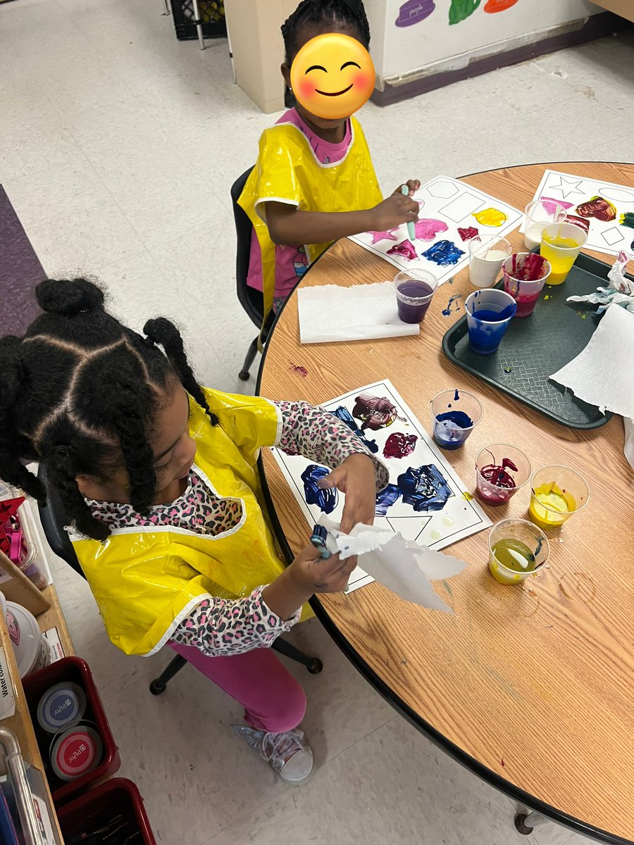 Painting promotes creativity and is also therapeutic! Our students enjoy expressing their feelings through this fun activity! They also practice fine motor skills and recognizing colors. @PrekIsd @mapymol @lynne_shattuck