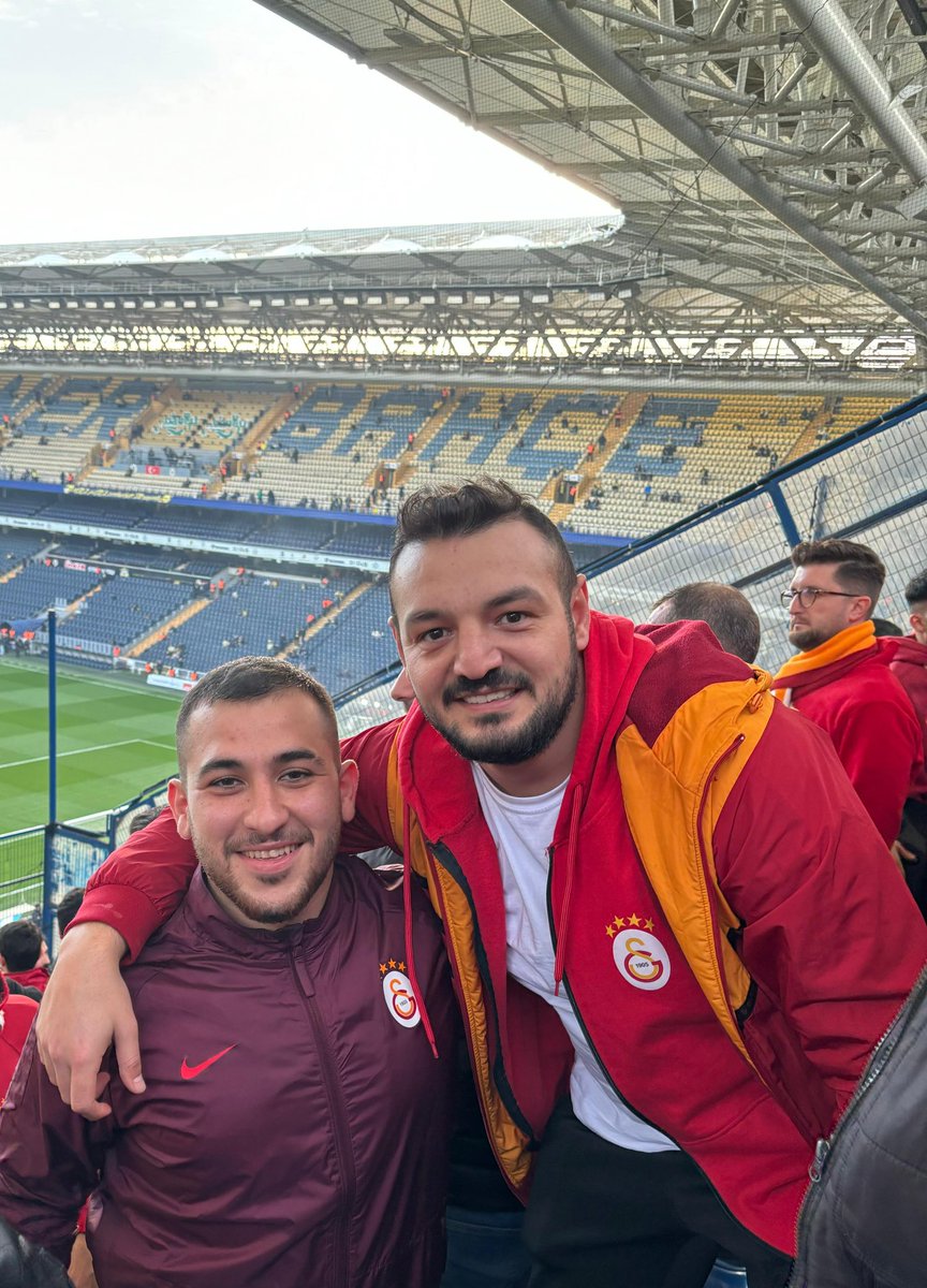 Grubumuza verdiği emekler icin Hasan AYGÜNDÜZ’e teşekkür eder, Başkanlık görevinde Fatih TOKSARI’ya bu çıktığı yolda basarilar dileriz.

#ultraslaneyüpsultan #uAES #galatasaray #ultraslan
