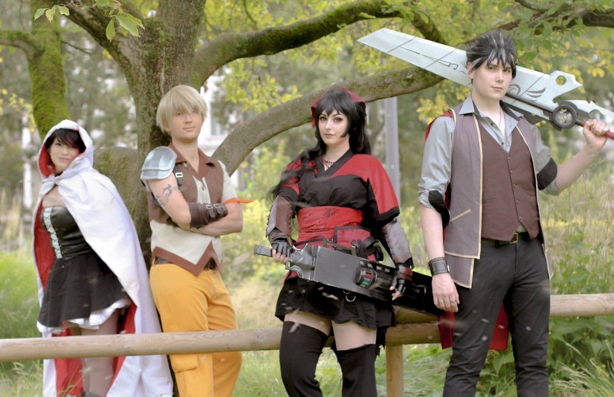 I had planned to post this picture today so… Rooster Teeth is shutting down, and I can't express how much joy the creators and shows on their platform has given me Summer @ScarletsFlame Tai-Yang @barking_beagle Raven is Me Qrow is Archer 📸Echo_Draw #rwby #roosterteeth #strq