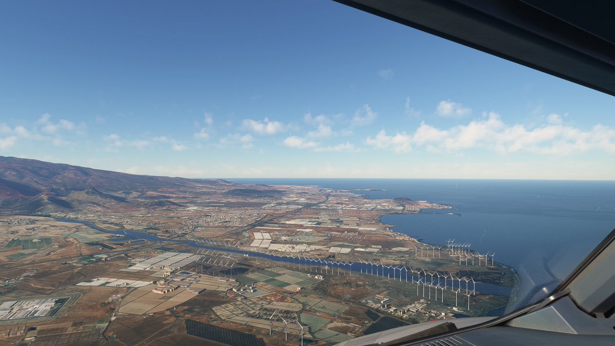 AztiJkk's tweet photo. Aproximación final y llegada a la plataforma de Gran Canaria donde nos reencontramos con el trafico que seguíamos en camino a la isla #fenixa320v2 #fenixa320 #spanair #flightsimmer #msfs2020 https://t.co/zxnUfvUqVJ