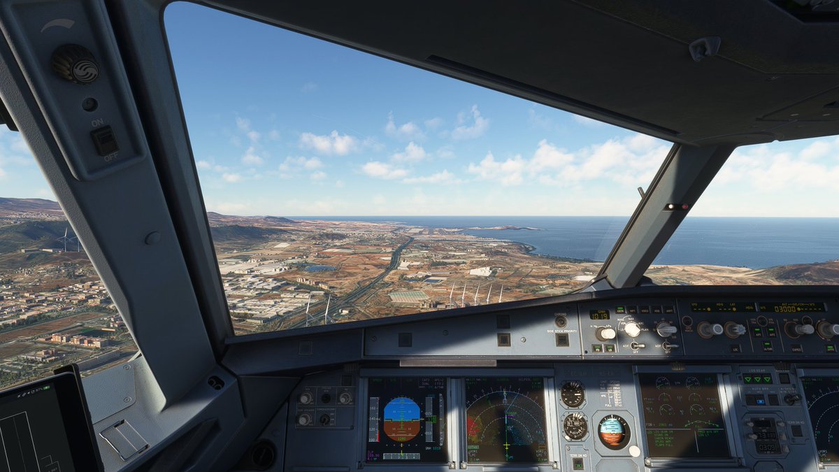 AztiJkk's tweet photo. Aproximación final y llegada a la plataforma de Gran Canaria donde nos reencontramos con el trafico que seguíamos en camino a la isla #fenixa320v2 #fenixa320 #spanair #flightsimmer #msfs2020 https://t.co/zxnUfvUqVJ